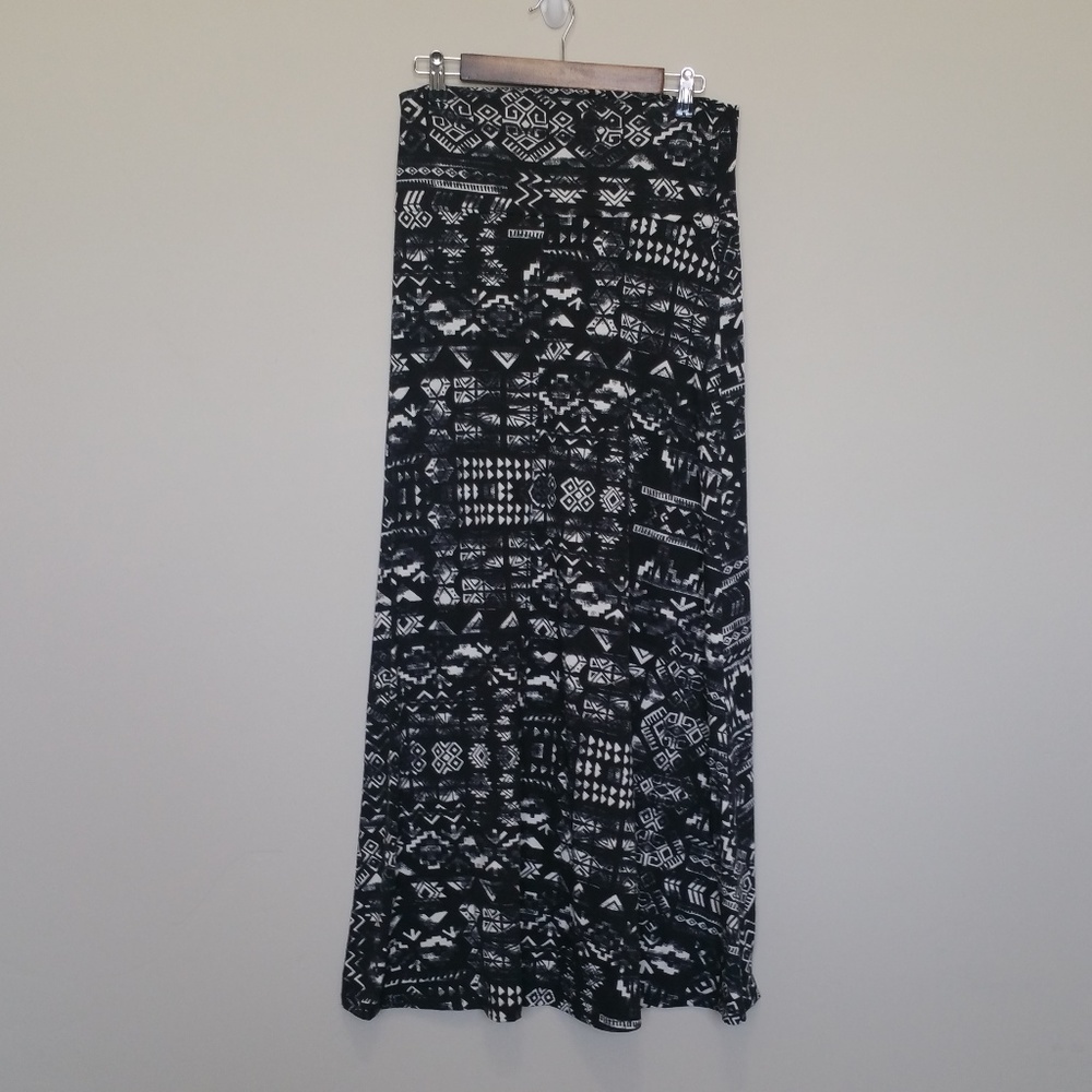 Weavers Geometric Black Long Maxi Skirt Sz Medium